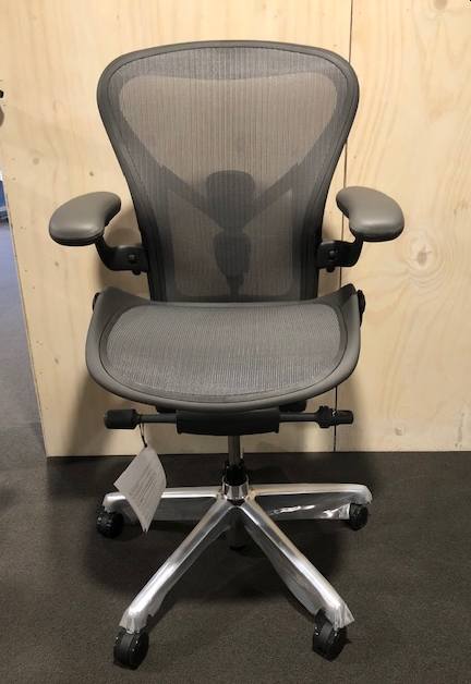 Herman Miller AERON B gepolijst kruisvoet 