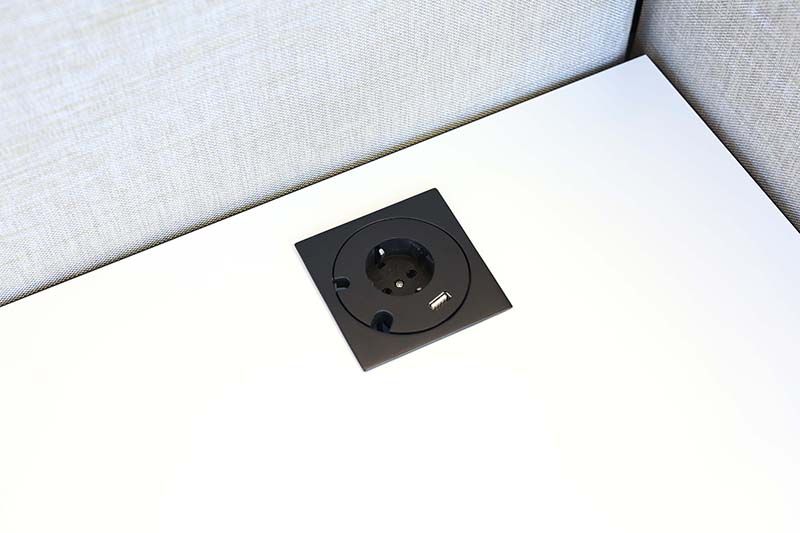 Götessons Power Grommet vierkant 1 x stroom + 1 x USB Charger 