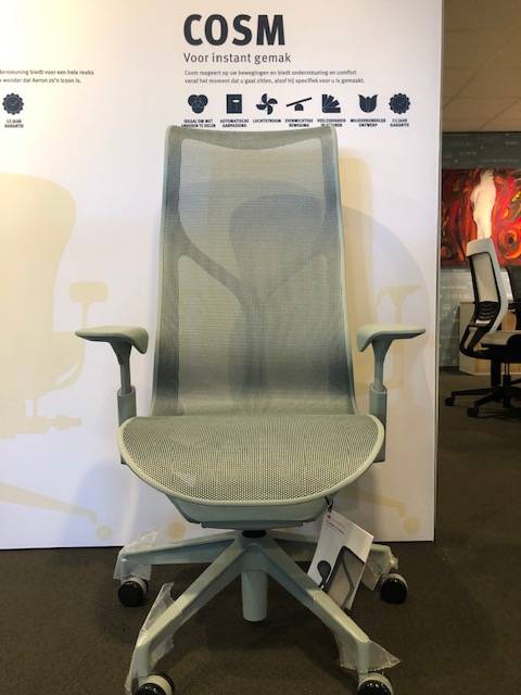 Herman Miller COSM bureaustoel met hoge rug glacier