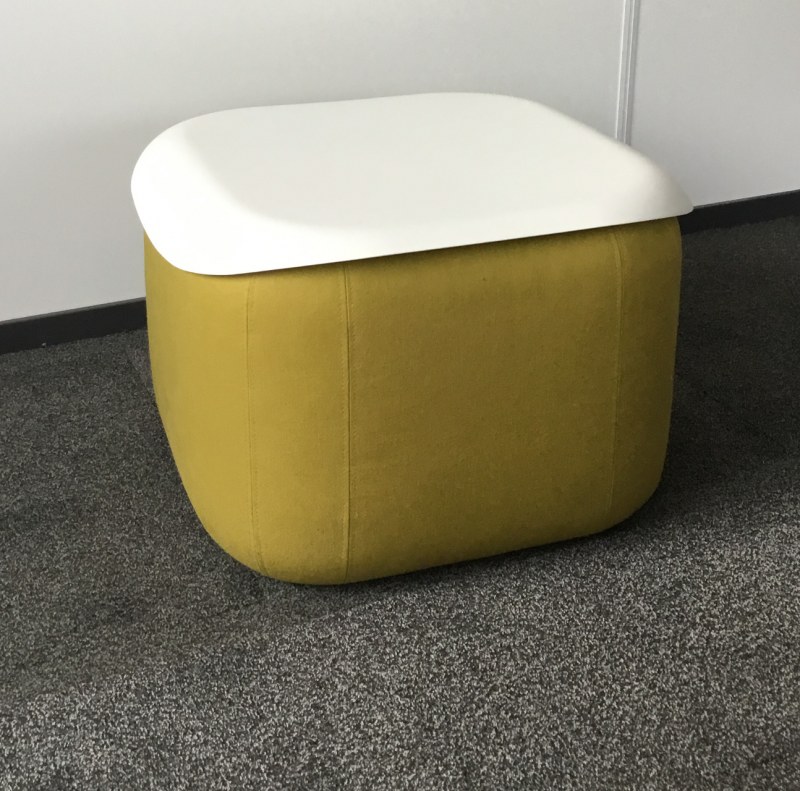 Softline pouf met plateau 