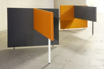 Brakels akoestische scheidingswand T-opstelling 1600 mm op goalpost  T-opstelling zwevend 1600x800 hoogte 1300 - 700 1