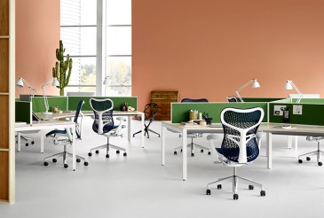 Herman Miller Mirra 2 MRF 133 met Triflex rug   MRF133AWAPAJG1C7G1BK1A703-BW 2